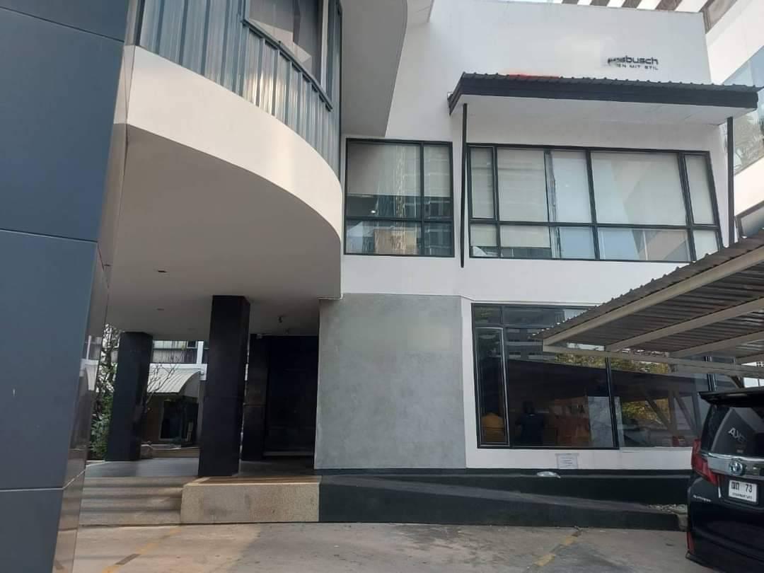 BR 1348 ให้เช่า อาคาร 2ชั้นพร้อมโชว์รูม พื้นที่ขนาดใหญ่ ติดถนนศรีอยุธยา พญาไท