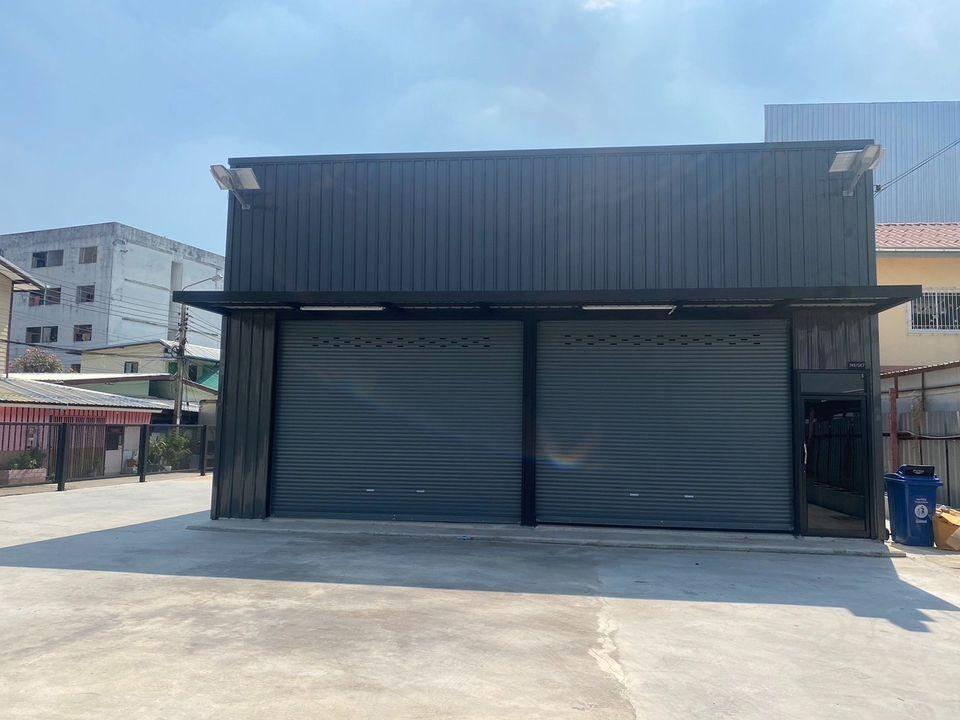 ให้เช่าโกดังพร้อมออฟฟิศ พื้นที่ใช้สอย 160 ตรม. ซอยสุขุมวิท81 ใกล้ๆ BTSอ่อนนุช ห้องน้ำในตัว ออฟฟิศในตัว ที่จอดรถ 3 คัน 