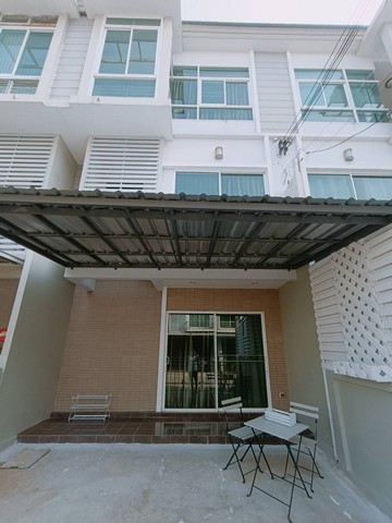 ให้เช่าทาวน์โฮม 3 ชั้น 3 ห้องนอน โครงการเดอะ เมทโทร พระราม 9 ใกล้มหาวิทยาลัยแสตมฟอร์ด เฟอร์ครบพร้อมอยู่ 