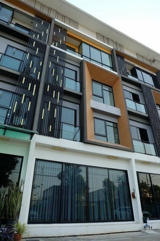 ให้เช่าทาวโฮม  โกลเด้นบีชบางนา- กิ่งแก้ว   4ชั้น เหมาะทำโฮมออฟฟิศ