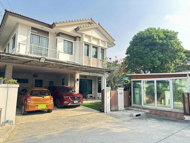 PB3773 ให้เช่าบ้านเดี่ยว 2 ชั้น หมู่บ้าน มัณฑนา เลควัชรพล เฟส1 ถนนสุขาภิบาล5 บ้านใกล้ทะเลสาปของโครงการ