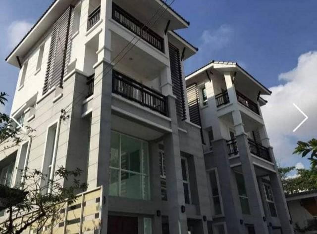 ให้เช่าบ้านเดี่ยว 3 ชั้น เอกมัย สุขุมวิท ขนาดพื้นที่ 240 ตรม.3 ห้องนอน 3 ห้องน้ำ ใกล้รถไฟฟ้า BTS เอกมัย