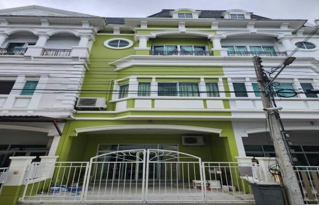 [B833]ให้เช่า 25k ทาวน์โฮม 3 ชั้น หมู่บ้าน ยูโรเปี้ยนทาวน์ ยูโรโนวา ลาดกระบัง 24/1 ติดถนนลาดกระบัง จากถนน 200 เมตร ถึงทางเข้าหมู่บ้าน 