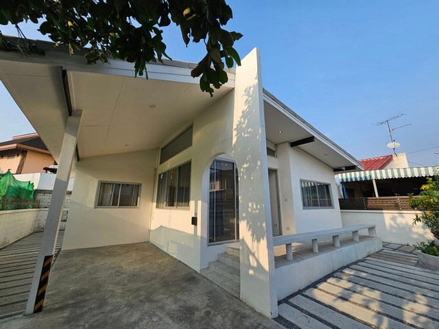 บ้านเดี่ยวชั้นเดียวให้เช่า ซ.เสนานิคม1ซอย25 หรือ ซ.ลาดปลาเค้า24 สไตล์มินิมอล 3ห้องนอน 2 ห้องน้ำ พื้นที่ใช้สอย 120 ตรม. ที่ดิน 56 ตรว.