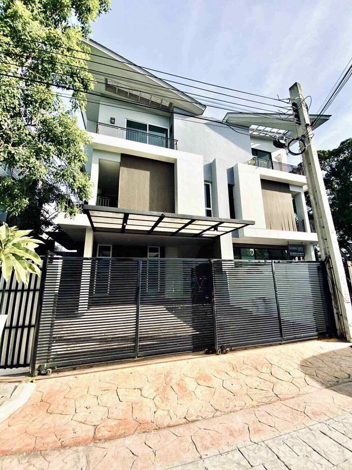 CH987 ให้เช่าบ้าน 3 ชั้น 240 ตรม. ย่านดอนเมือ วิภาวดี สนามบินดอนเมือง