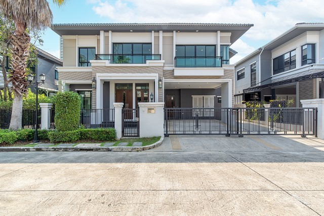 ขาย SALE บ้าน แกรนด์บางกอก บูเลอวาร์ด สาทร  18500000 THAI BAHT ใกล้กับ - หรููสงบ