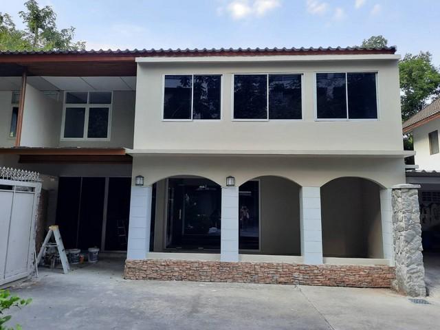  ให้เช่าบ้านเดี่ยว 2 ชั้น ซอยสุขุมวิท 31 ย่านสุขุมวิท ใกล้ BTS อโศก 