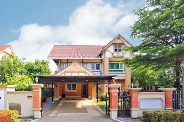บ้าน  Q House Avenue พระราม5 29900000 - 4BR 195 ตร.ว. ใกล้กับ ทางด่วนศรีรัช  ทำเลดี  เจ้าของไม่เคยอยู่ สวยมาก ตกแต่งบิ้วท์อินครบ
