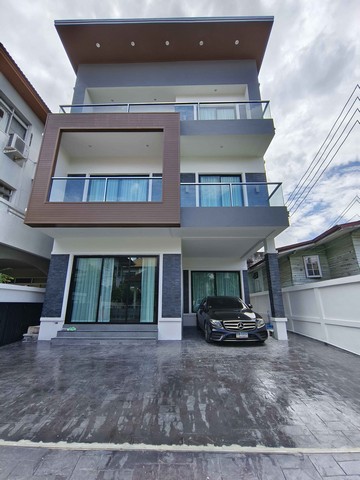  ให้เช่าบ้านเดี่ยว 3 ชั้น สุขุมวิท 65 เนื้อที่ 50 ตรว. พื้นที่ใช้สอย 330 ตรม. 4  ห้องนอน, 5 ห้องน้ำ