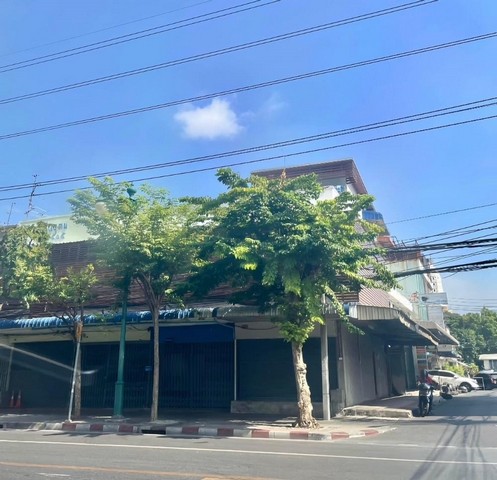 ให้เช่าอาคารพาณิชย์ 3 ชั้น 4 คูหา 72 ตรว. ย่านฝั่งธน ถนนอิสรภาพ ทำเลดีมาก เหมาะทำธุรกิจ