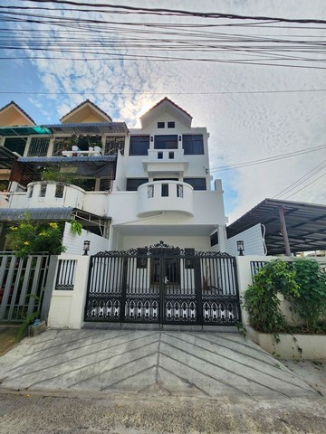 ให้เช่าบ้านทาวน์โฮม3ชั้นห้องมุมย่านวงศ์สว่าง ติวานนท์ บางซื่อ กรุงเทพ-นนท์ Renovateใหม่