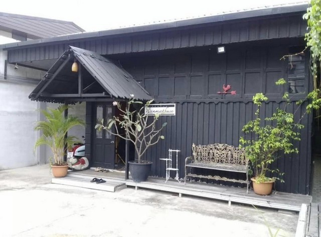 ให้เช่าบ้านเดี่ยวชั้นเดียว 54 ตรว. ลาดพร้าว 134 เหมาะทำออฟฟิศ หรือสตูดิโอ อยู่อาศัยก็ได้ จอดรถ 5-6 คัน ใกล้ MRT บางกะปิ 