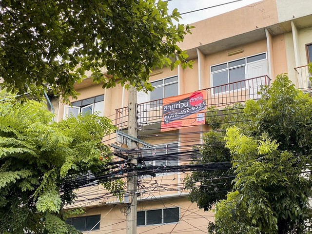 ขายตึกแถวอาคารพาณิชย์ 3.5 ชั้น 2 คูหา ถ. นวมินทร์ แขวงนวมินทร์ เขตบึงกุ่ม กรุงเทพมหานคร