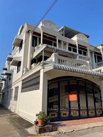 ให้เช่าทาวน์โฮม 3ชั้น บ้านหลังมุม ซอยนนทรี ย่านพระราม 3 สาธุประดิษฐ์ เนื้อที่ 30 ตารางวา 4 ห้องนอน5 ห้องน้ำ มีดาดฟ้า ระเบียงกว้าง 