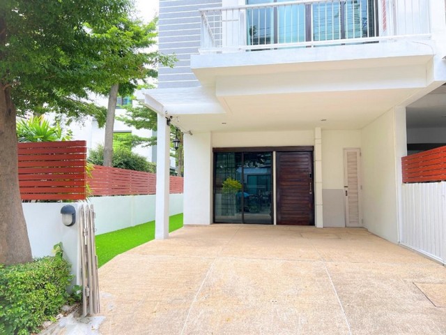PB3870 ให้เช่าทาวน์โฮม 3 ชั้น ย่าน อ่อนนุช โครงการ อารียา แมนดารีนา ใกล้ MRTศรีนุช BTSอ่อนนุช บ้านหลังมุม