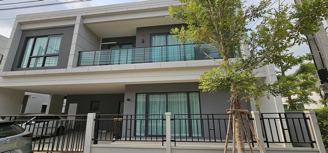 ให้เช่าบ้านเดี่ยว 2 ชั้น 61 ตรว. 4 ห้องนอน โครงการ Centro บางนา เฟอร์พร้อมอยู่ ใกล้เมกะบางนา **รับสัตว์เลี้ยง 