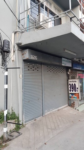 ให้เช่าตึกแถว 3 ชั้น ริมถนนลาดพร้าว เยื้องลาดพร้าวซอย 48 ใกล้ BTSสถานีภาวนา MRT ลาดพร้าว 