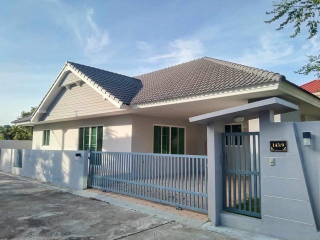 ขายบ้านนอกโครงการ สันผักหวาน หางดง หลังโรงเรียนบ้านสันผักหวาน ก่อนถึงกาดฝรั่ง เข้าซอยฝั่งตรงข้าม ต.โฮมหางดง ประมาน1กิโลเมตร