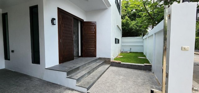 ให้เช่า Home office หรู 3 ชั้น 600 ตรม. ใจกลางสุขุมวิท สุขุมวิม71 ซอยปรีดีพนมยงค์ 26 ใกล้ทางด่วน ใกล้ BTS พระโขนง