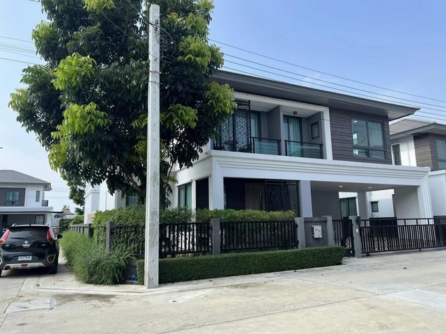 PB3930 ให้เช่าบ้านเดี่ยว 2 ชั้น หลังมุม ขนาด 4 ห้องนอน 6 ห้องน้ำ หมู่บ้าน แกรนด์บริทาเนีย บางนา กม.12 
