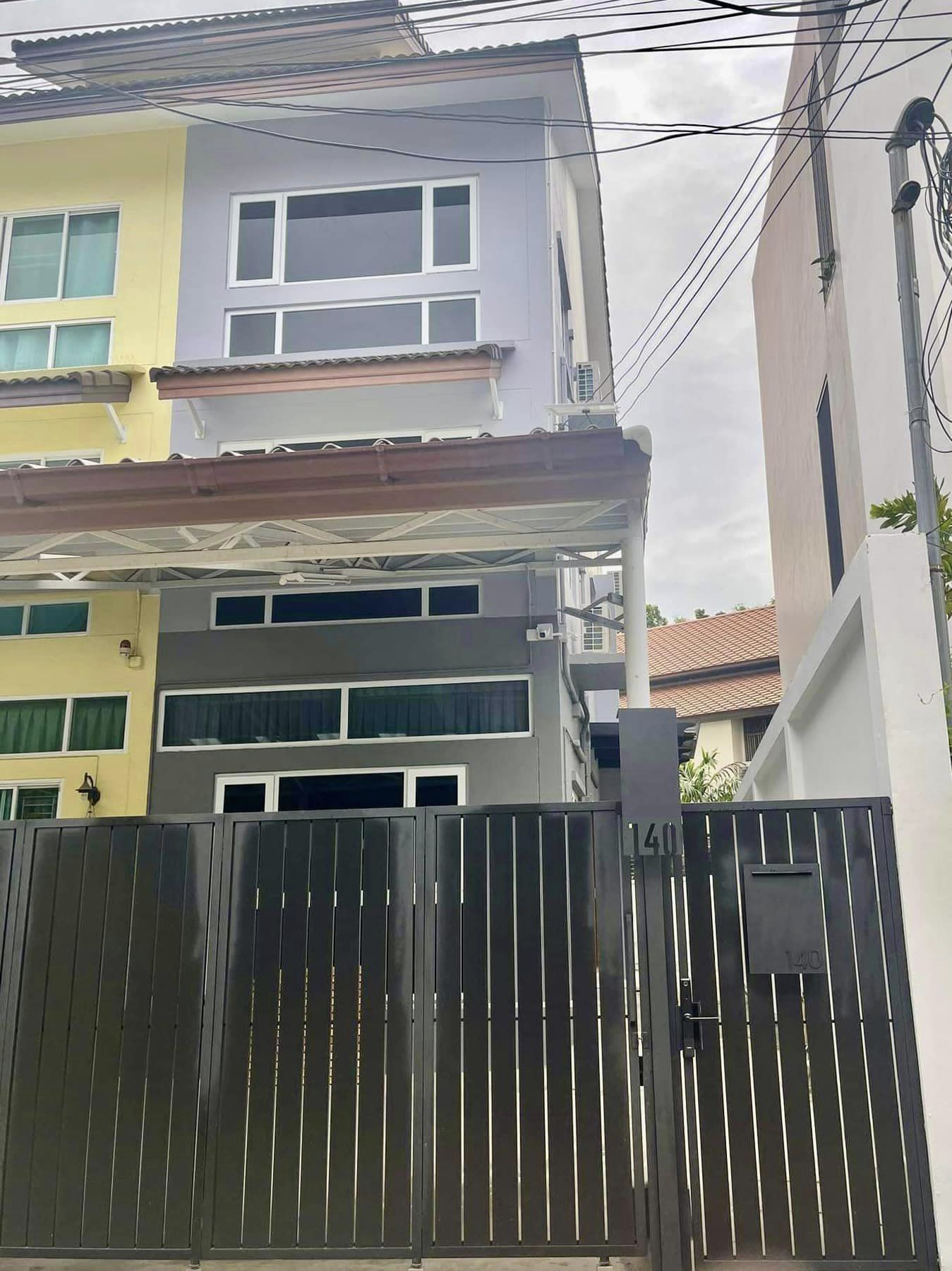 ให้เช่าทาวน์โฮม 3 ชั้นห้องริม 33 ตรว. 200 ตรม. สุขุมวิท 71 ปรีดี 20 เป็นซอยตันเเงียบสงบ ใกล้ BTS พระโขนง 