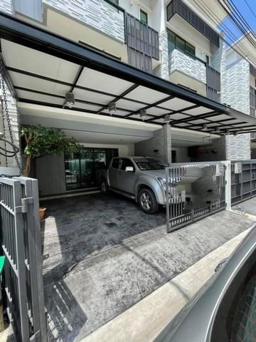 ให้เช่าทาวน์โฮม 3 ชั้น ติดถนนบางนา-ตราด กม.5 โครงการ Plex Bangna พื่นที่ใช้สอย 190 ตร.ม. 3 ห้องนอน 4 ห้องน้ำ 