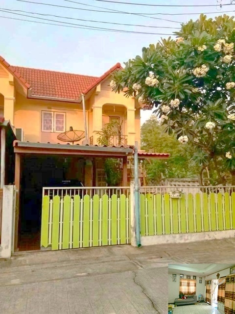 สระบุรี ตลาดจตุจักร ถูกมาก ให้เช่าทาวน์เฮ้าส์ 2 ชั้น หลังริม 33ตรว. 160ตรม. 3นอน 2น้ำ 1จอดรถ 2แอร์ ติดถนนใหญ่ เดินทางสะดวก