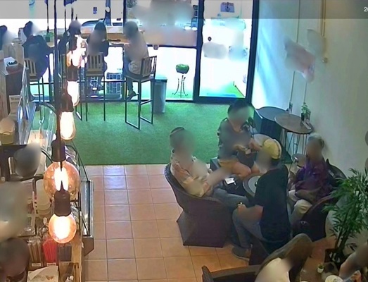 เซ้ง ร้านอาหาร-คาเฟ่ ซอยลาดพร้าว 101  ทำเลดีติดถนน 