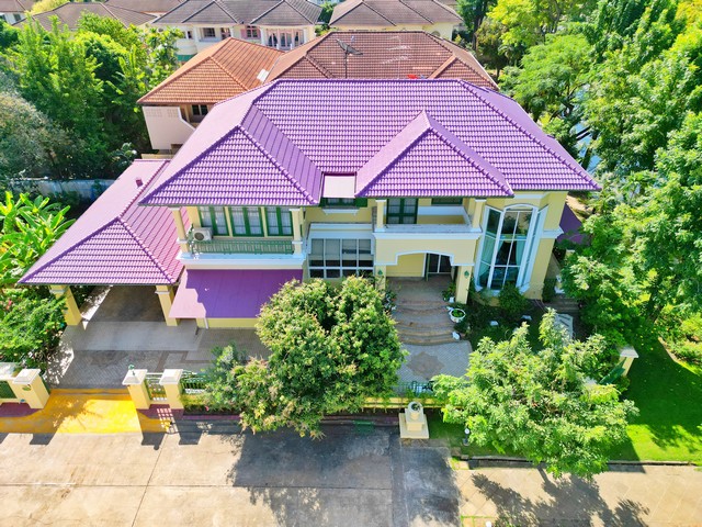 บ้าน ลดาวัลย์ เลคโคโลเนียล ใหญ่ 150 ตาราง.วา  20500000 BAHT ใกล้ - one price