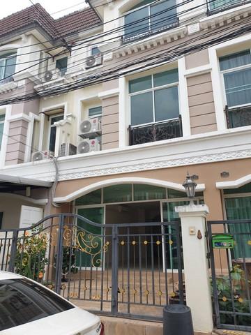 ให้เช่าทาวน์โฮม 3 ชั้น โครงการสราญพฤกษ์ ลาดพร้าว 130 ทะลุรามคำแหง 81 ย่านลาดพร้าว พื้นที่ใช้สอย 210 ตรม. 3 ห้องนอน 3 ห้องน้ำ