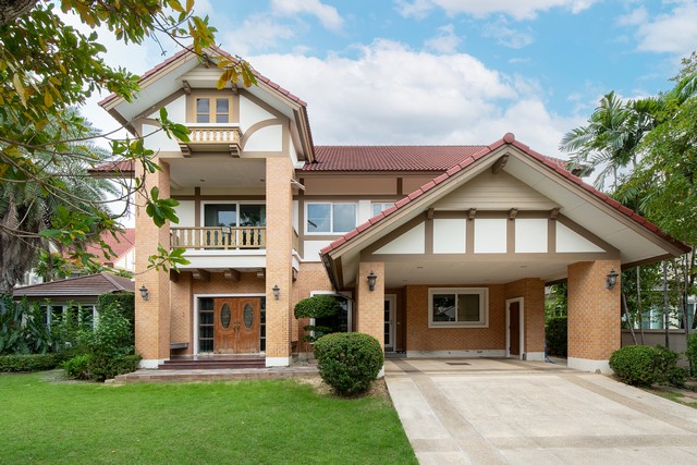 บ้าน Q House Avenue พระราม5 27500000 B. 4ห้องนอน ใหญ่ขนาด 0 Rai 1 Ngan 95 sq.wa ใกล้กับ ทางด่วนศรีรัช ราคาไม่แรง อดีตบ้านตัวอย่าง ดูแลบ้านไว้สภาพดีมาก พร้อมเรือนรับรอง และพื้นที่สวนขนาดใหญ่