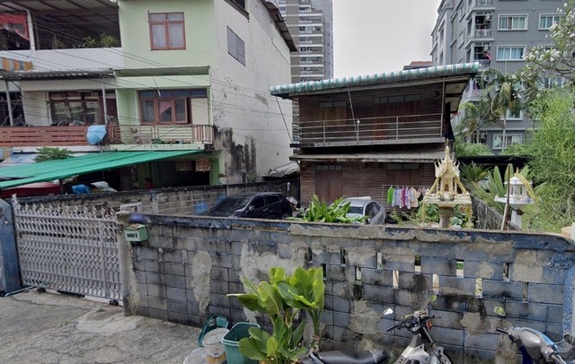 ขายด่วน บ้าน พร้อมที่ดิน  ซอย อินทามระ 51