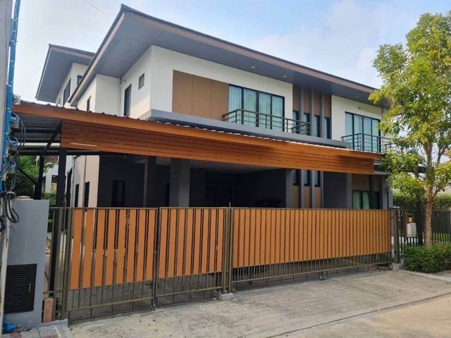 ให้เช่าบ้านเดี่ยวเนื้อที่ 75.1 ตารางวา พื้นที่ใช้สอยประมาณ 300 ตร.ม. ย่านประเวศ  5 ห้องนอน หมู่บ้านลุมพินี สวนหลวงร.9