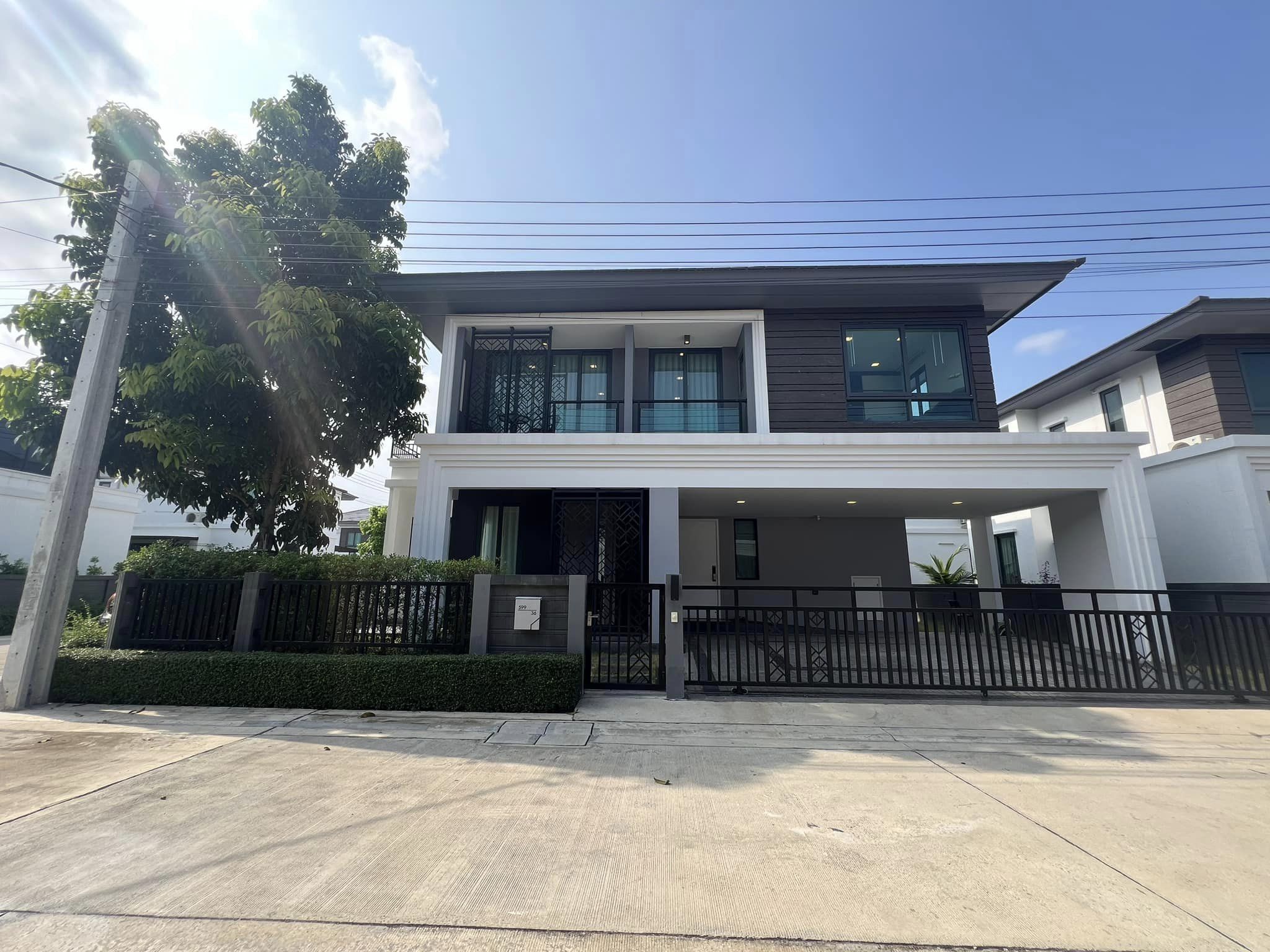 ให้เช่าบ้านเดี่ยว 2 ชั้นหลังมุม 60 ตรว. 4 ห้องนอน หมู่บ้านแกรนด์บริทาเนีย บางนา กม.12 ใกล้เมกะบางนา